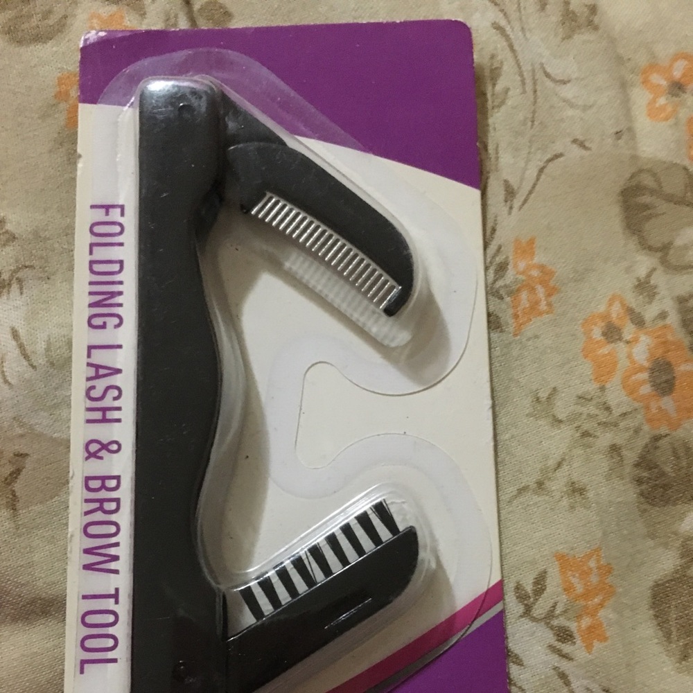 Eye brew styler by beauty 365 . Brand new in box.